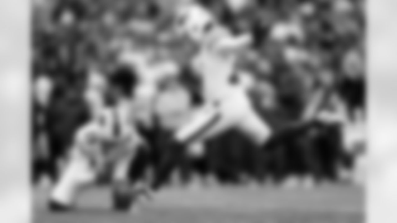 Buffalo Bills vs Tampa Bay Buccaneers, Regular Season, November 16, 2025 at Highmark Stadium.