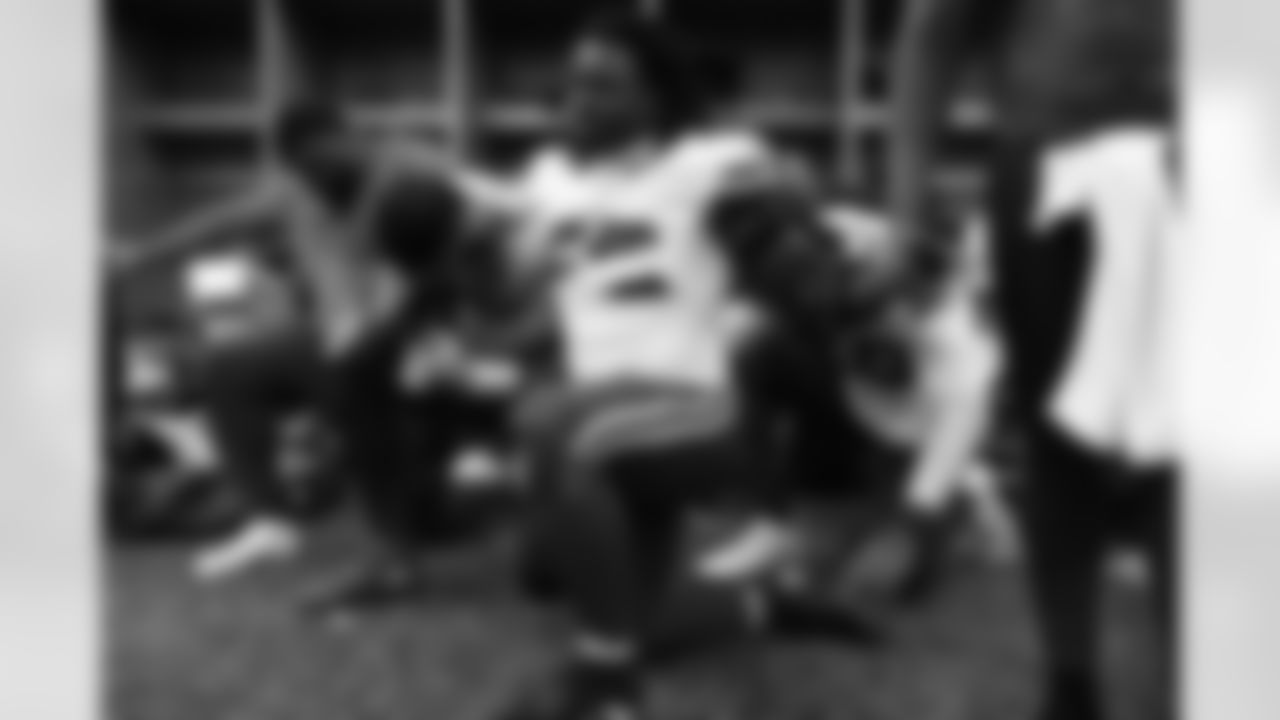 Pittsburgh Steelers vs Buffalo Bills, Regular Season, November 30, 2025 at Acrisure Stadium.