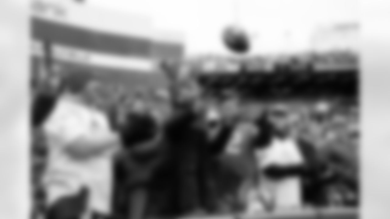 Buffalo Bills vs Tampa Bay Buccaneers, Regular Season, November 16, 2025 at Highmark Stadium.