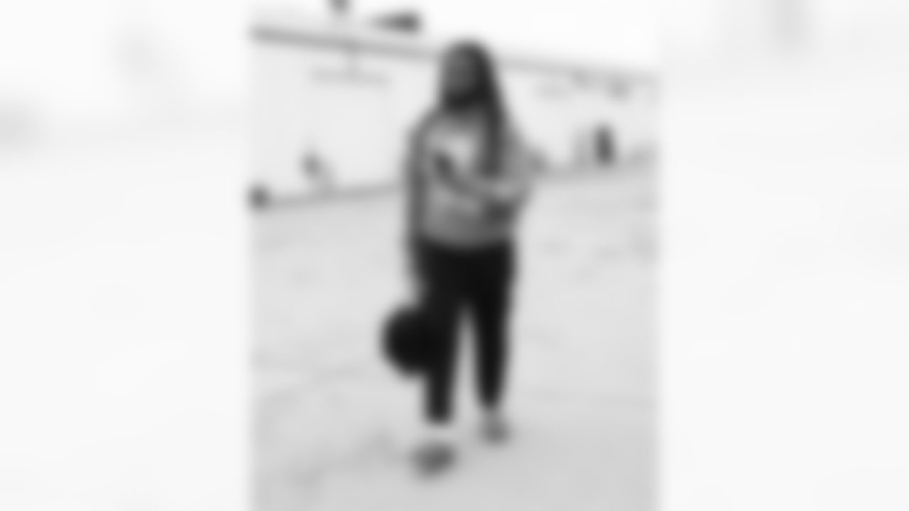 T.J. Sanders (98). Buffalo Bills travel to Cleveland, December 20, 2025 at Buffalo Niagara International Airport.