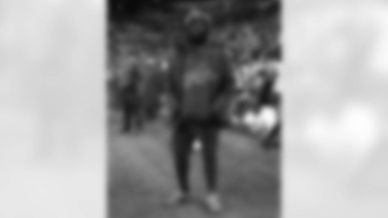 Pittsburgh Steelers vs Buffalo Bills, Regular Season, November 30, 2025 at Acrisure Stadium.