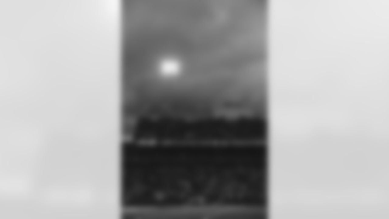 Buffalo Bills vs Tampa Bay Buccaneers, Regular Season, November 17, 2025 at Highmark Stadium.