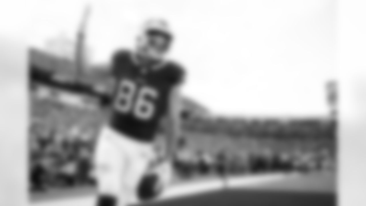 Dalton Kincaid (86). Buffalo Bills vs Kansas City Chiefs, Regular Season, November 02, 2025 at Highmark Stadium.