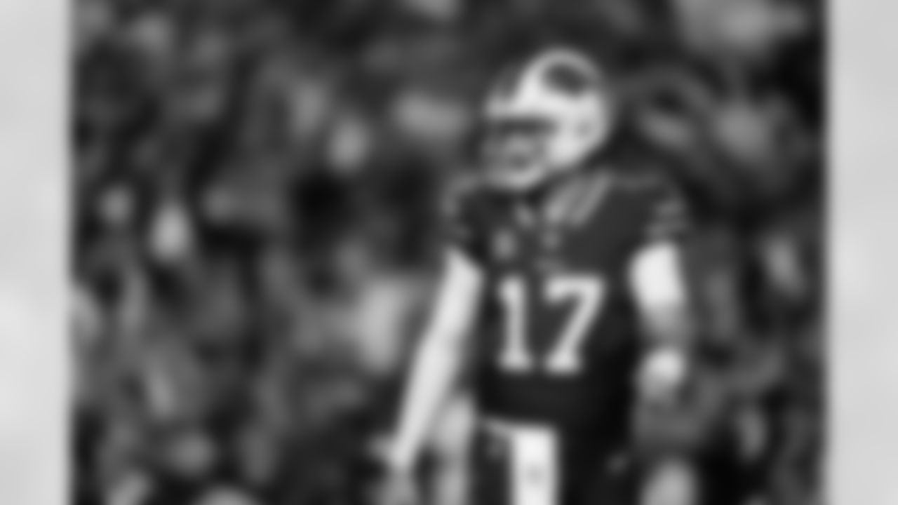 Buffalo Bills vs Miami Dolphins, Regular Season, September 18, 2025 at Highmark Stadium.