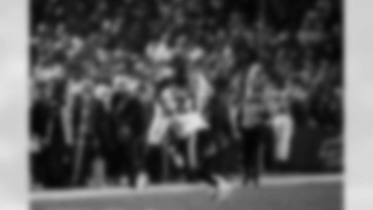 Buffalo Bills vs Philadelphia Eagles, Regular Season, December 28, 2025 at Highmark Stadium.