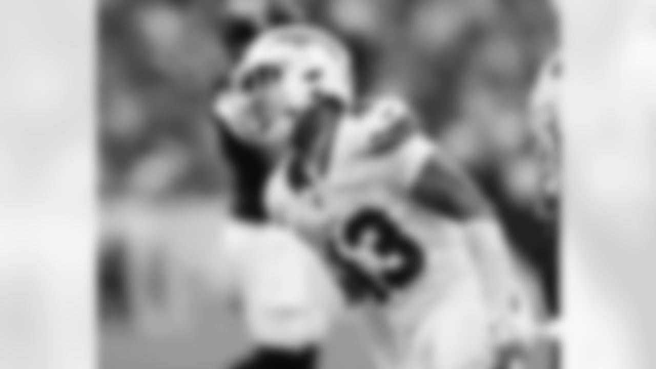Buffalo Bills vs Washington Commanders, Regular Season, September 24, 2023 at Fed Ex Field. Terrel Bernard (43)