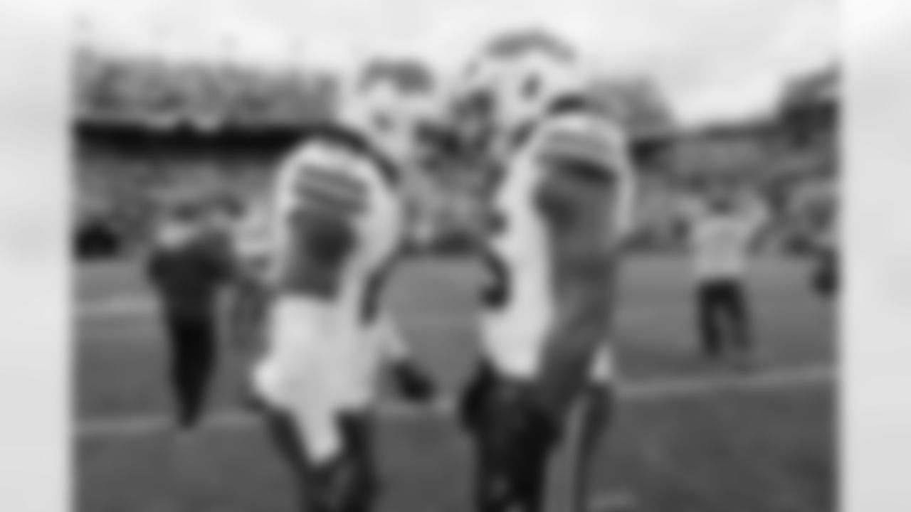 Pittsburgh Steelers vs Buffalo Bills, Regular Season, November 30, 2025 at Acrisure Stadium.