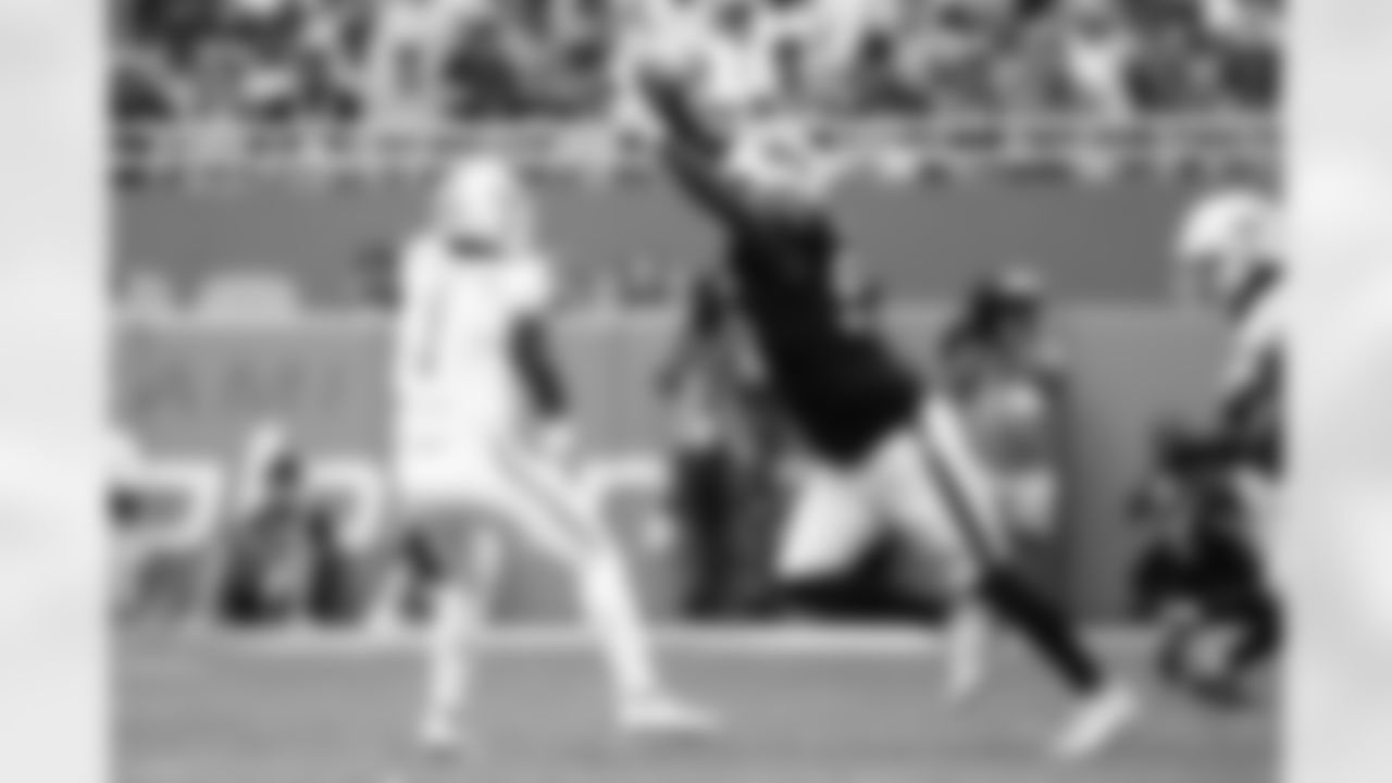 Miami Dolphins vs Buffalo Bills, Regular Season, November 09, 2025 at Hard Rock Stadium.