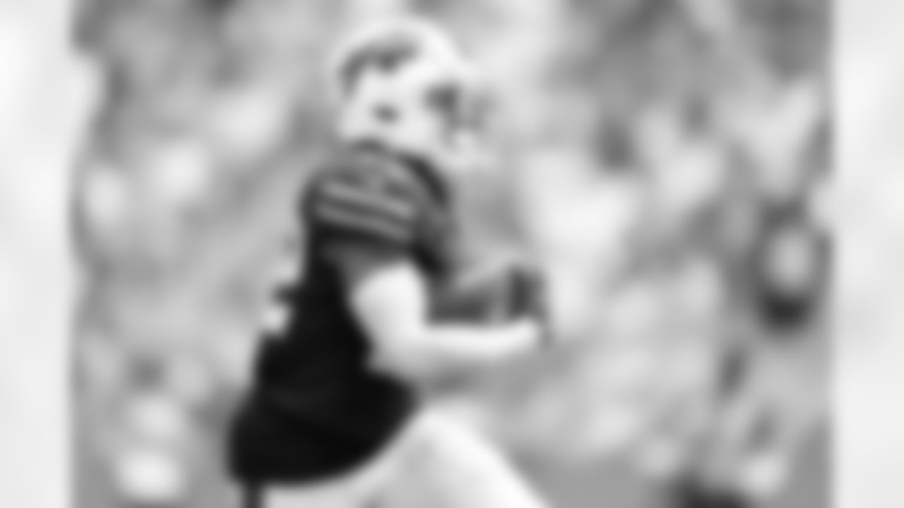 Miami Dolphins vs Buffalo Bills, Regular Season, November 09, 2025 at Hard Rock Stadium.