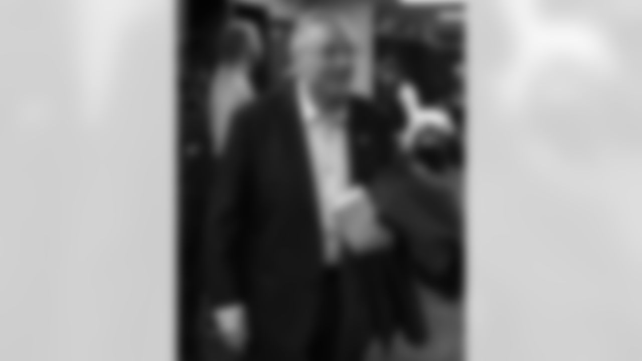 New England Patriots vs Buffalo Bills, Regular Season, December 14, 2025 at Gillette Stadium.