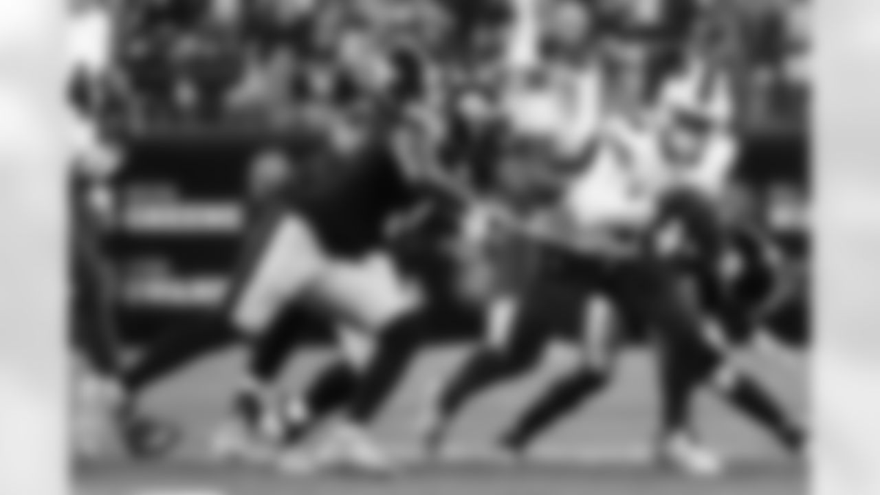 Pittsburgh Steelers vs Buffalo Bills, Regular Season, November 30, 2025 at Acrisure Stadium.