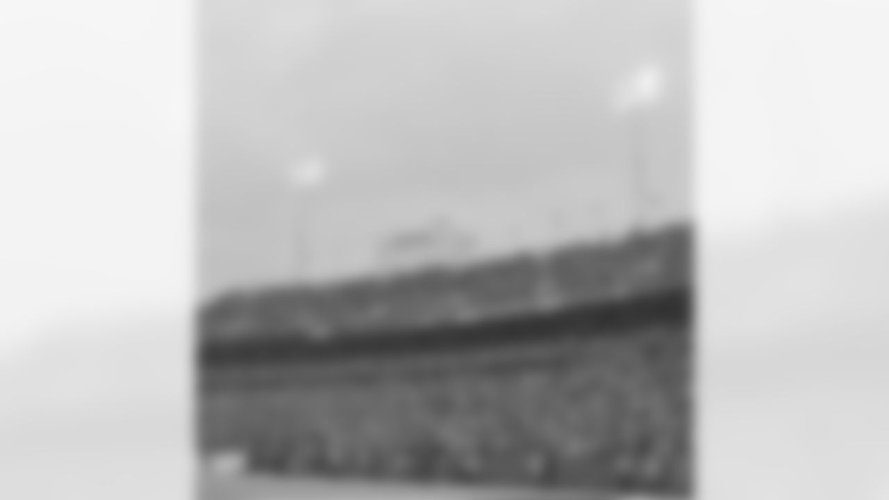 Buffalo Bills vs Tampa Bay Buccaneers, Regular Season, November 17, 2025 at Highmark Stadium.