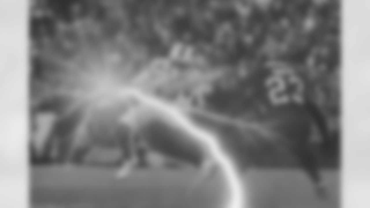 Buffalo Bills vs Tampa Bay Buccaneers, Regular Season, November 18, 2025 at Highmark Stadium.