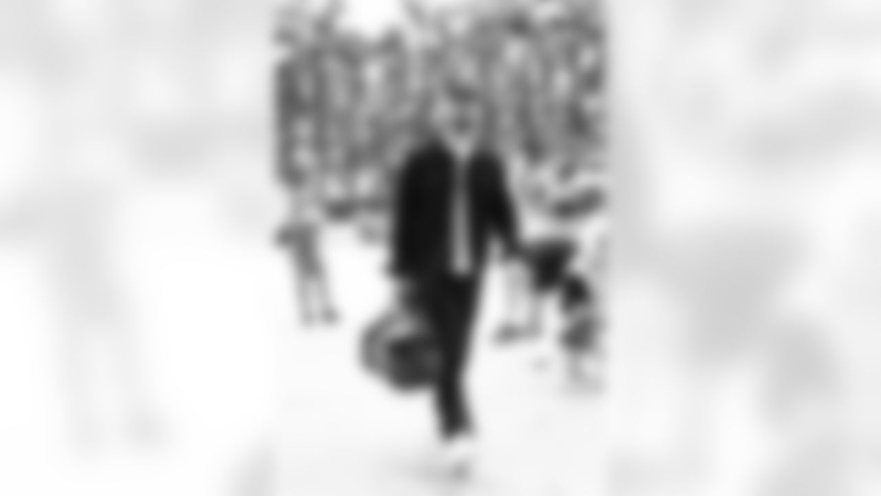 Miami Dolphins vs Buffalo Bills, Regular Season, November 09, 2025 at Hard Rock Stadium.