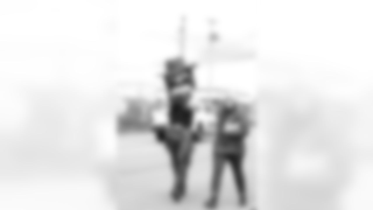 Buffalo Bills vs Tampa Bay Buccaneers, Regular Season, November 16, 2025 at Highmark Stadium.