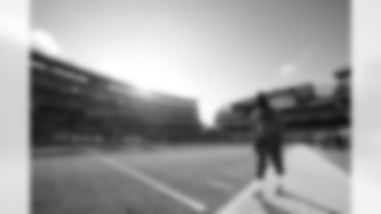 Cleveland Browns vs Buffalo Bills, Regular Season, December 21, 2025 at Huntington Bank Field.