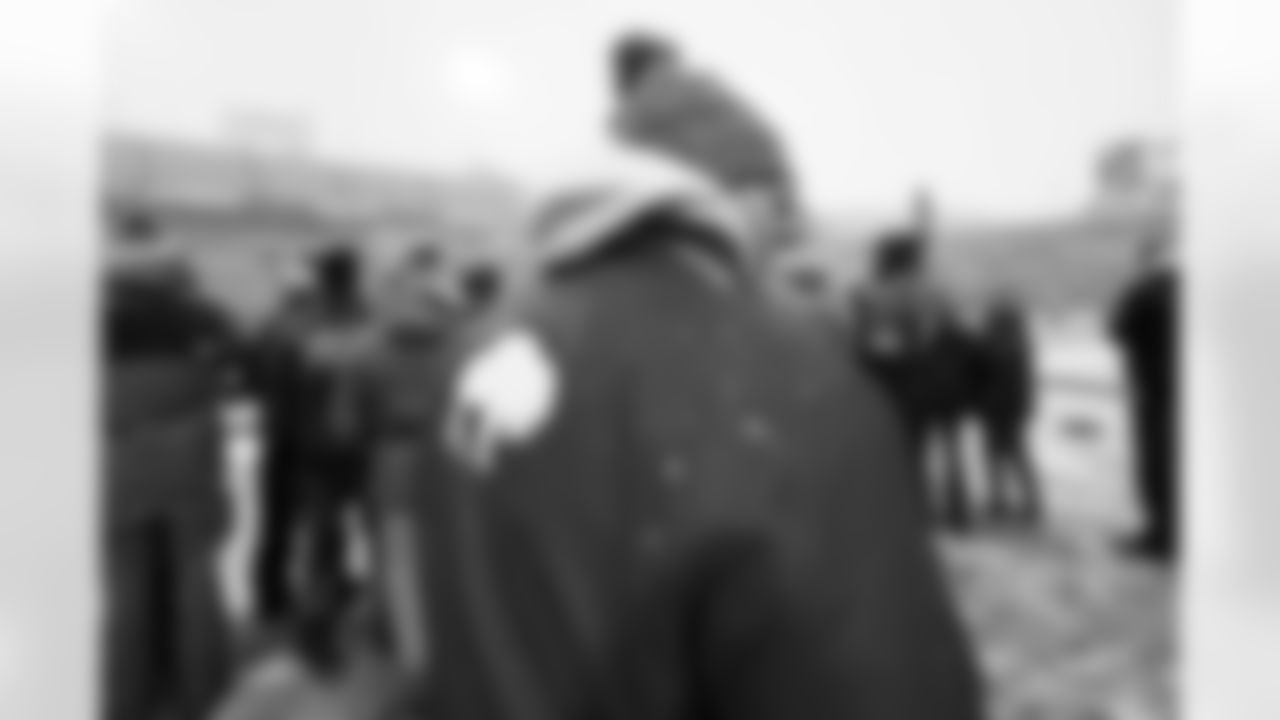 Among the many players Paul has watched over the years, Kent Hull stands out as a favorite. Paul admires the respect Hull showed his teammates and the grit, leadership, and passion he displayed on the field, qualities Paul believes represent the true spirit of Buffalo.