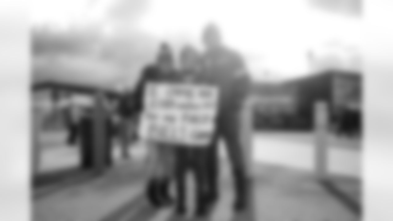 Buffalo Bills vs Tampa Bay Buccaneers, Regular Season, November 16, 2025 at Highmark Stadium.