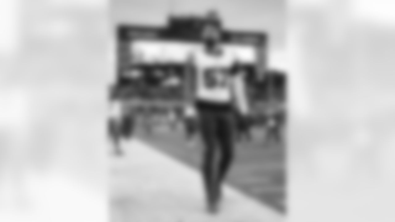 Pittsburgh Steelers vs Buffalo Bills, Regular Season, November 30, 2025 at Acrisure Stadium.