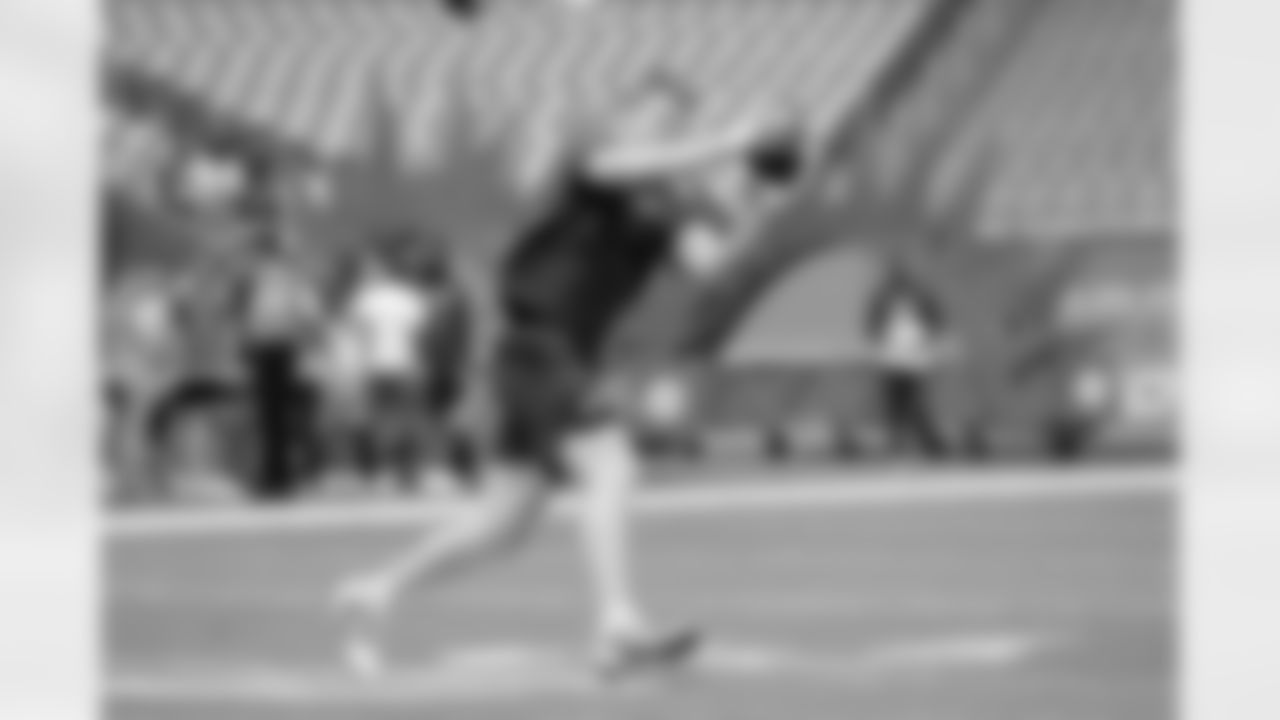 Miami Dolphins vs Buffalo Bills, Regular Season, November 09, 2025 at Hard Rock Stadium.