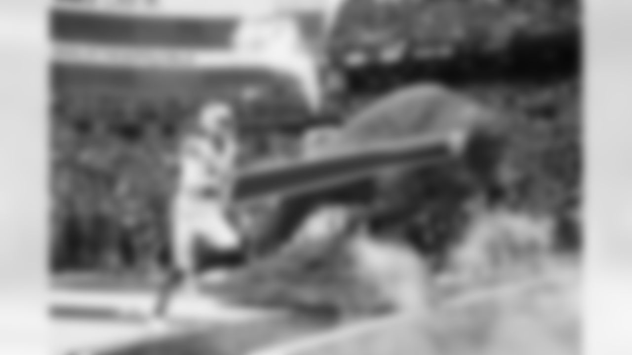 Buffalo Bills vs Tampa Bay Buccaneers, Regular Season, November 16, 2025 at Highmark Stadium.