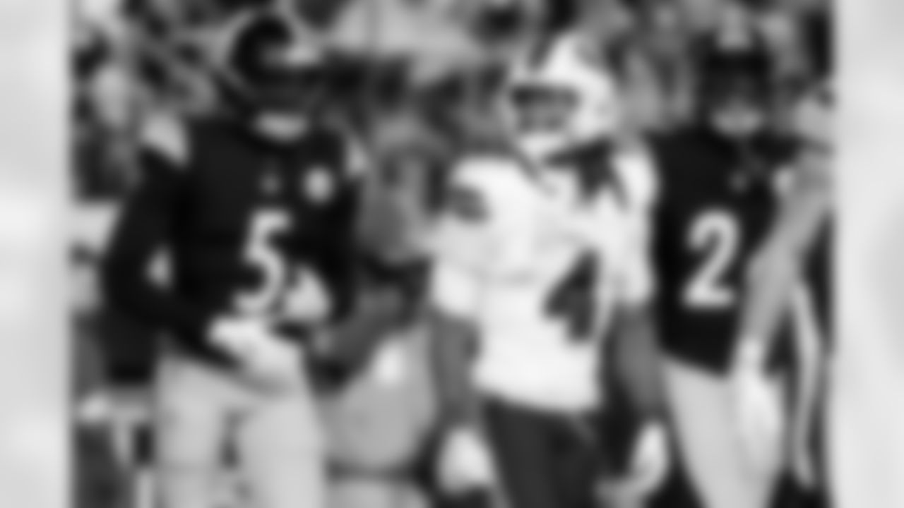 Pittsburgh Steelers vs Buffalo Bills, Regular Season, November 30, 2025 at Acrisure Stadium.