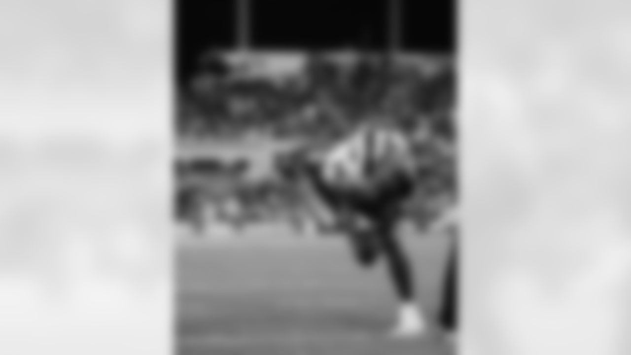 Pittsburgh Steelers vs Buffalo Bills, Regular Season, November 30, 2025 at Acrisure Stadium.