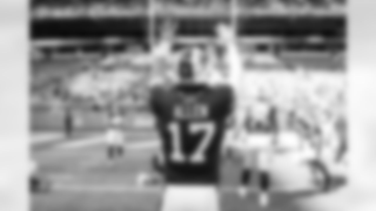 Miami Dolphins vs Buffalo Bills, Regular Season, November 09, 2025 at Hard Rock Stadium.