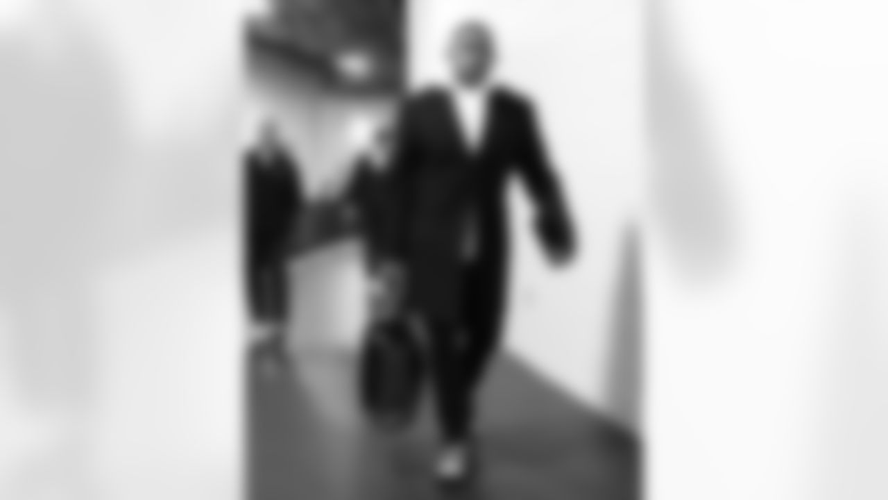 Pittsburgh Steelers vs Buffalo Bills, Regular Season, November 30, 2025 at Acrisure Stadium.