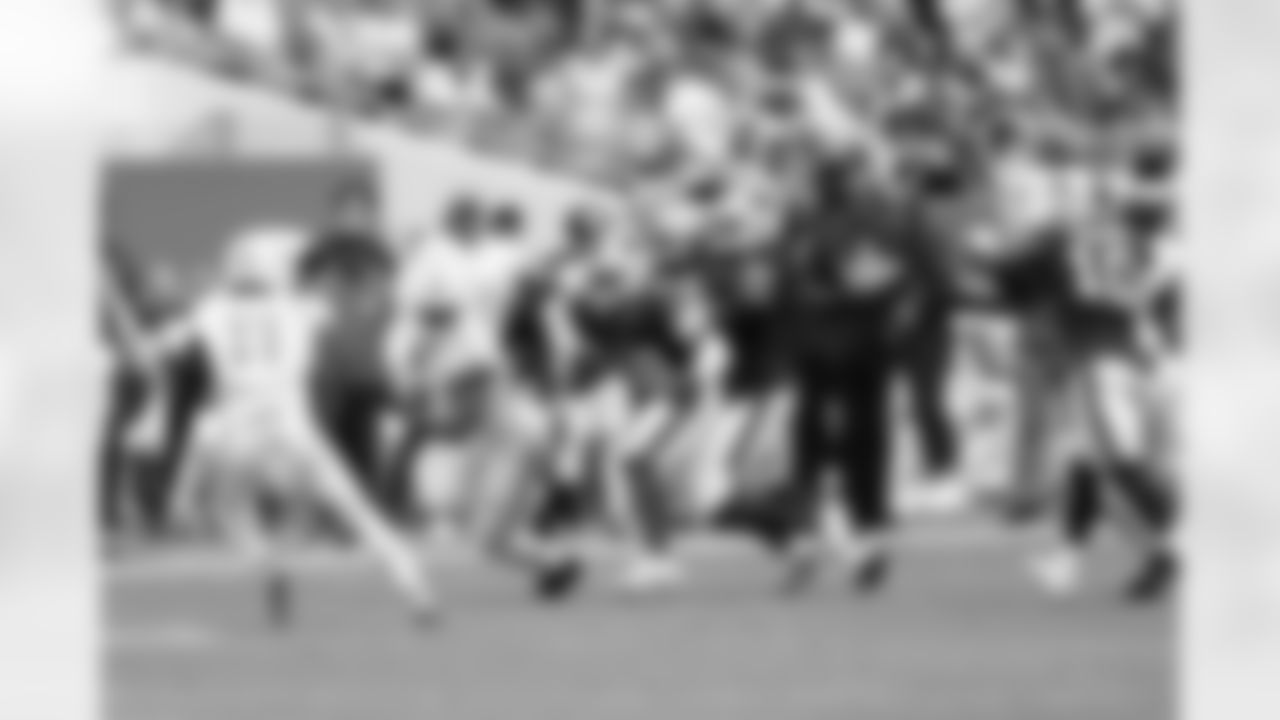 Miami Dolphins vs Buffalo Bills, Regular Season, November 09, 2025 at Hard Rock Stadium.