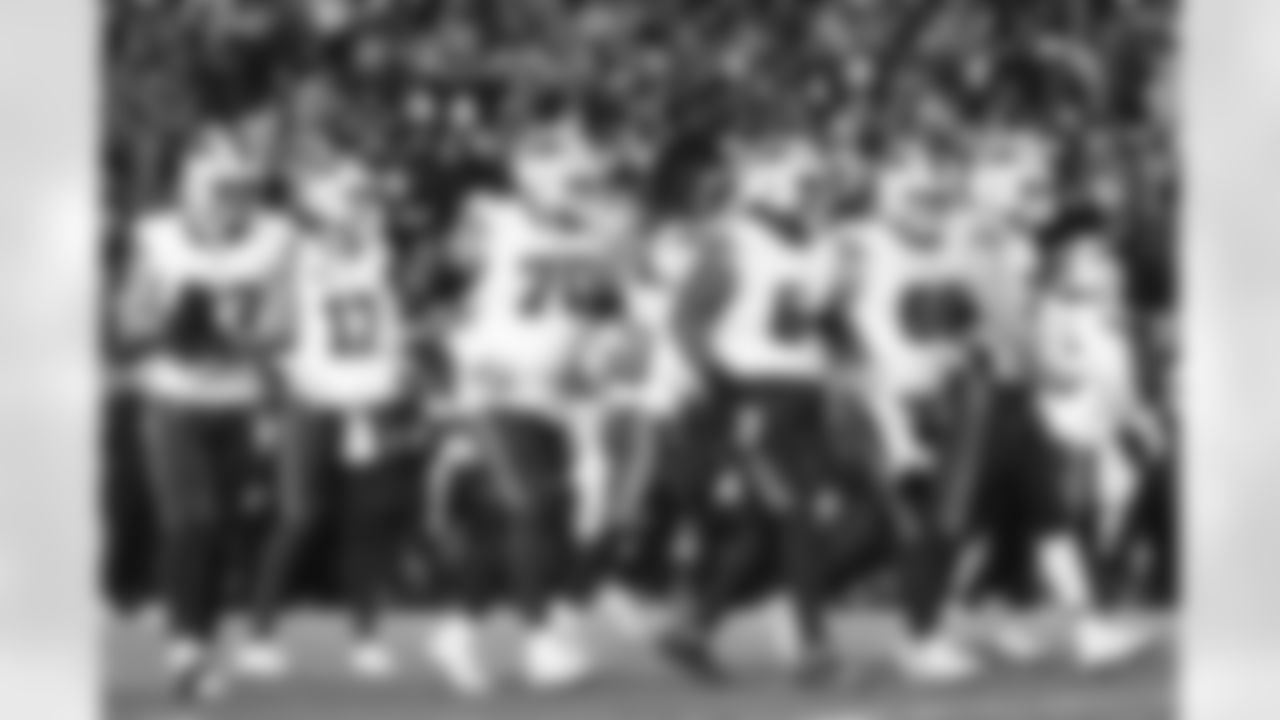 Pittsburgh Steelers vs Buffalo Bills, Regular Season, November 30, 2025 at Acrisure Stadium.