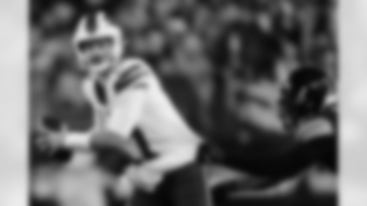 Pittsburgh Steelers vs Buffalo Bills, Regular Season, November 30, 2025 at Acrisure Stadium.