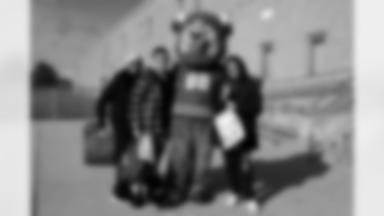 Free Mobile Food Markets, November 01, 2025 at #94 West Hertel Academy.