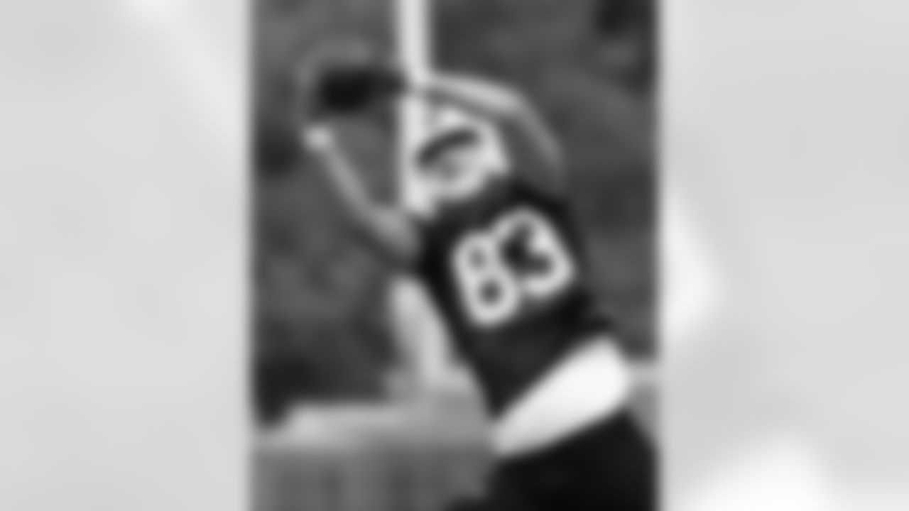 Keleki Latu (83). Buffalo Bills OTA workouts, June 03, 2025 at the Buffalo Bills Training Center.