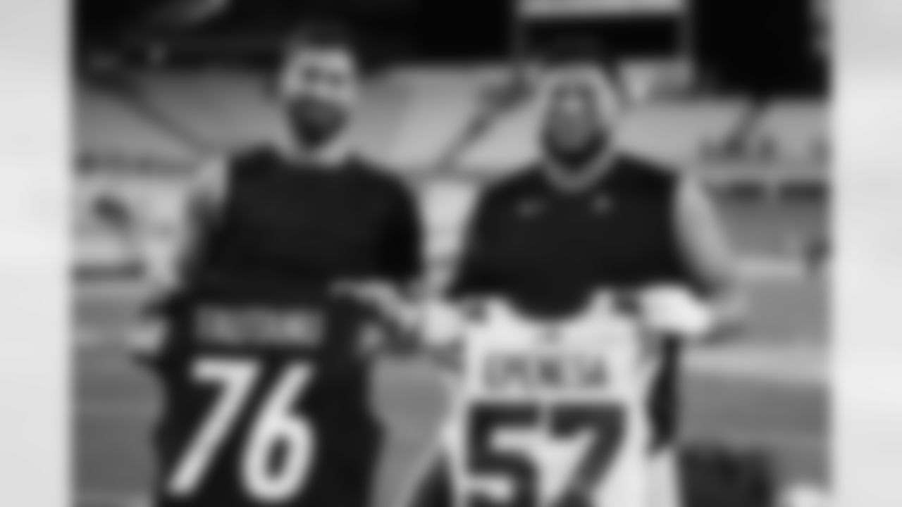 Pittsburgh Steelers vs Buffalo Bills, Regular Season, November 30, 2025 at Acrisure Stadium.