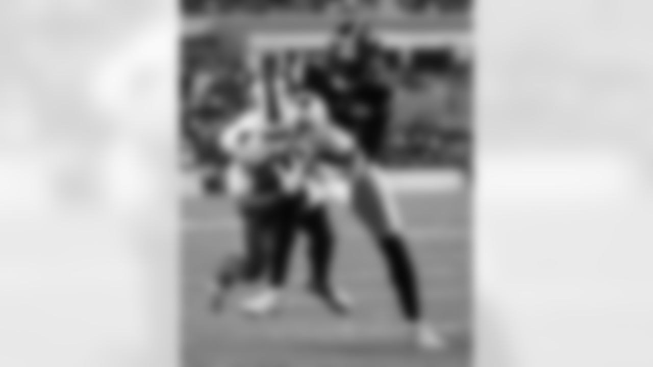 Pittsburgh Steelers vs Buffalo Bills, Regular Season, November 30, 2025 at Acrisure Stadium.