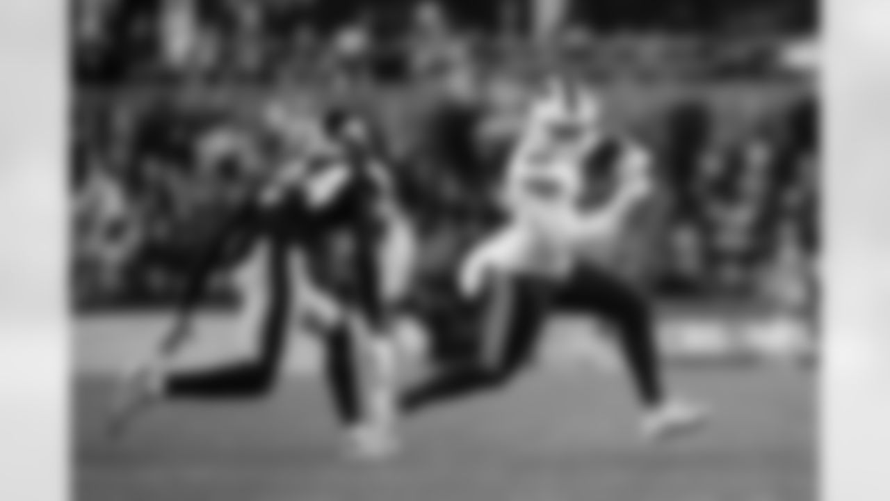 Pittsburgh Steelers vs Buffalo Bills, Regular Season, November 30, 2025 at Acrisure Stadium.