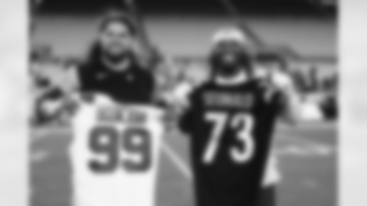 Pittsburgh Steelers vs Buffalo Bills, Regular Season, November 30, 2025 at Acrisure Stadium.