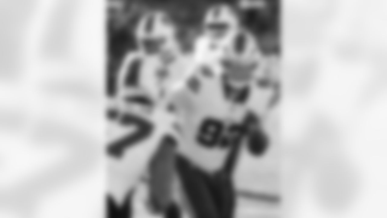 Cleveland Browns vs Buffalo Bills, Regular Season, December 21, 2025 at Huntington Bank Field.