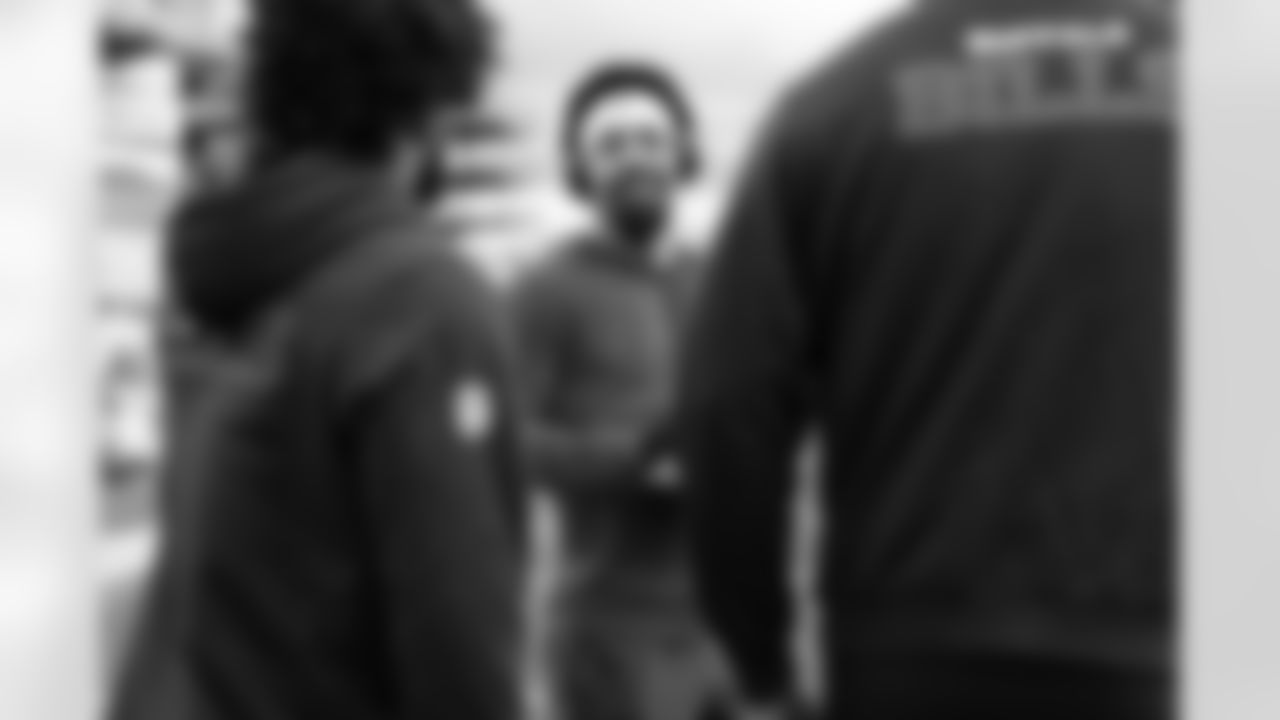 Pittsburgh Steelers vs Buffalo Bills, Regular Season, November 30, 2025 at Acrisure Stadium.