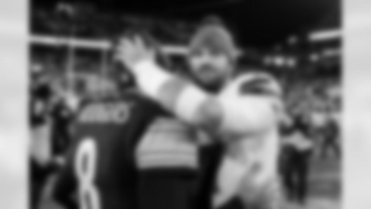 Pittsburgh Steelers vs Buffalo Bills, Regular Season, November 30, 2025 at Acrisure Stadium.