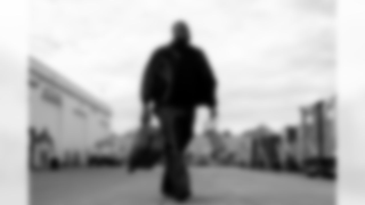 Phidarian Mathis (72). Buffalo Bills Travel to Miami, November 08, 2025 at Buffalo Niagara International Airport.