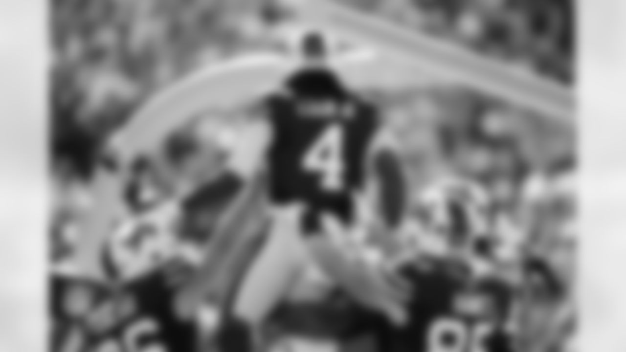 James Cook (4). Buffalo Bills vs New Orleans Saints, Regular Season, September 28, 2025 at Highmark Stadium.