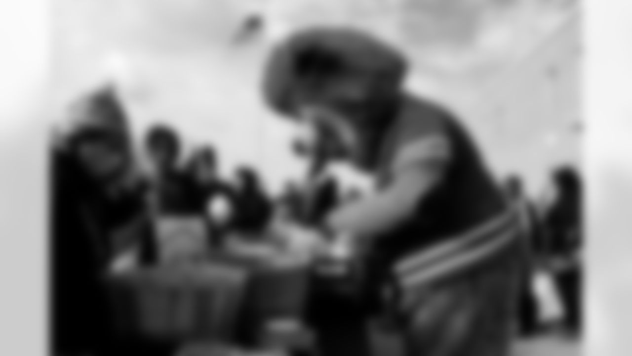 Free Mobile Food Markets, November 01, 2025 at #94 West Hertel Academy.