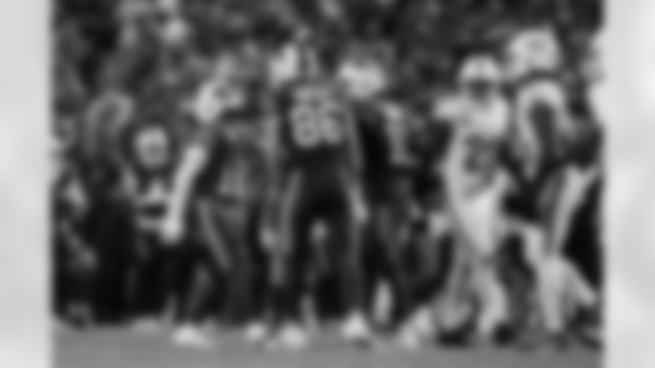 Buffalo Bills vs Miami Dolphins, Regular Season, September 18, 2025 at Highmark Stadium.