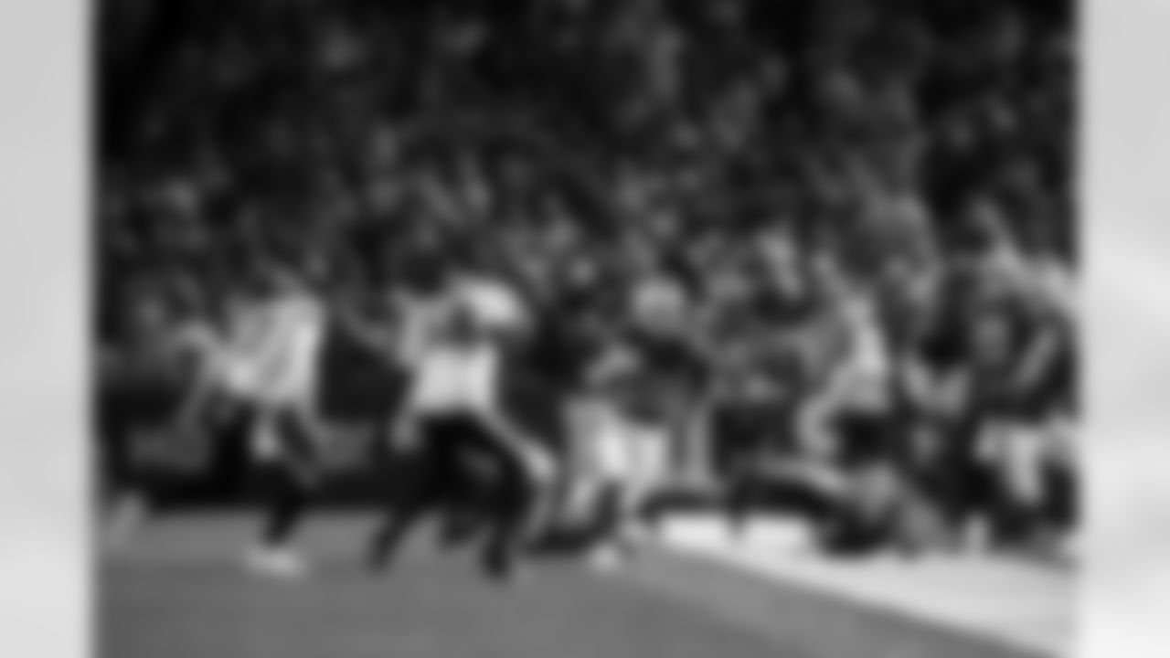 Buffalo Bills vs Philadelphia Eagles, Regular Season, December 28, 2025 at Highmark Stadium.