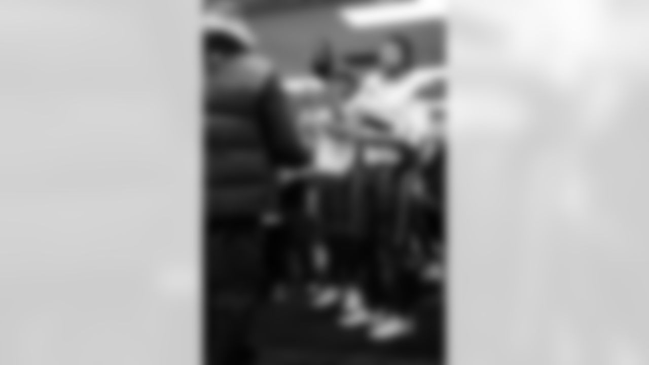 Pittsburgh Steelers vs Buffalo Bills, Regular Season, November 28, 2025 at Acrisure Stadium.