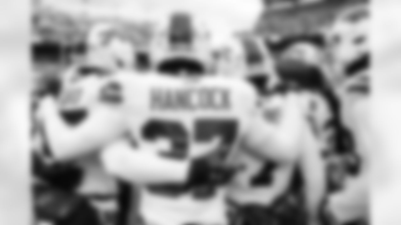 Pittsburgh Steelers vs Buffalo Bills, Regular Season, November 30, 2025 at Acrisure Stadium.