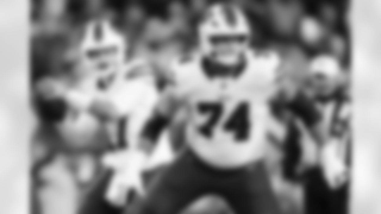 Pittsburgh Steelers vs Buffalo Bills, Regular Season, November 30, 2025 at Acrisure Stadium.