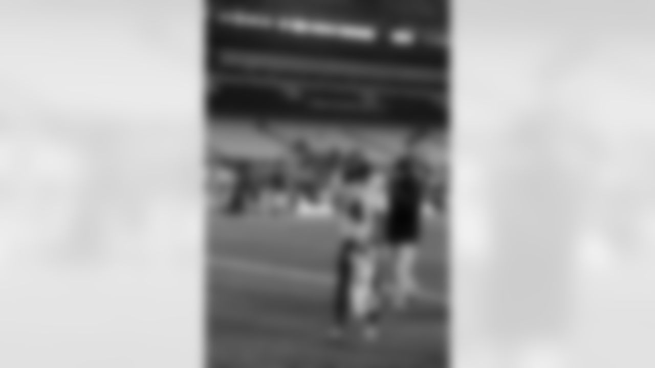 Pittsburgh Steelers vs Buffalo Bills, Regular Season, November 30, 2025 at Acrisure Stadium.